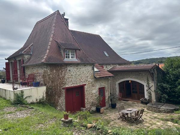 Belle maison de village avec gîte indépendant et 6500m² de parc