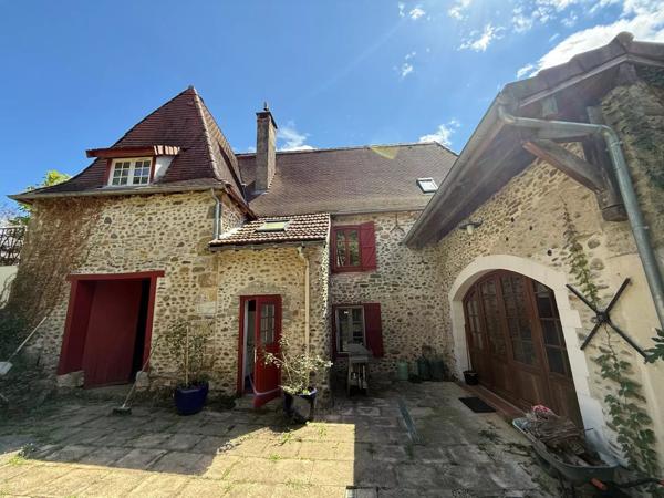 Belle maison de village avec gîte indépendant et 6500m² de parc