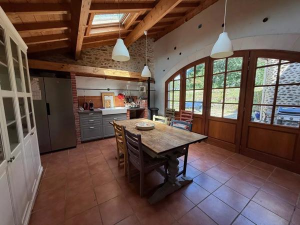 Belle maison de village avec gîte indépendant et 6500m² de parc