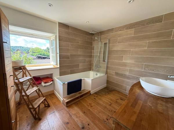 Belle maison de village avec gîte indépendant et 6500m² de parc