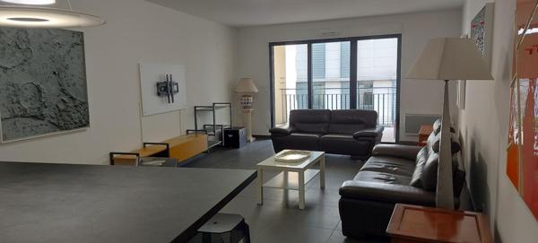 30.GARD.NIMES. Appartement traversant de grand standing de 81 m² avec 2 terrasses loggia dans résidence hautement sécurisée, quartier centre-ville CARRE D'ART