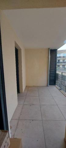 30.GARD.NIMES. Appartement traversant de grand standing de 81 m² avec 2 terrasses loggia dans résidence hautement sécurisée, quartier centre-ville CARRE D'ART