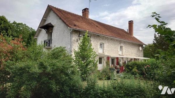 BELLE MAISON DE CARACTERE EN CAMPAGNE PROCHE DES BORDS DE LOIRE