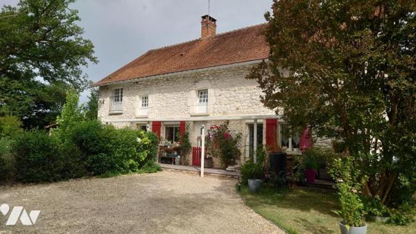 BELLE MAISON DE CARACTERE EN CAMPAGNE PROCHE DES BORDS DE LOIRE
