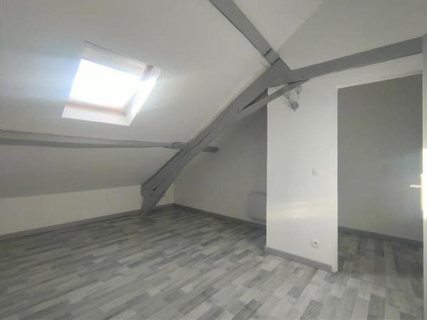 Appartement à louer 438 € CC Commentry 3 p 56 m² DPE E