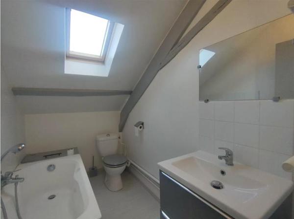 Appartement à louer 438 € CC Commentry 3 p 56 m² DPE E