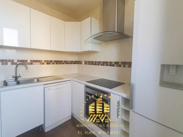 T4 DE 73 M² AU 3EME ET DERNIER ÉTAGE IDÉALEMENT SITUE AU PIED DU TRAMWAY ARRÊT PALMER .