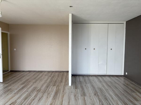 Appartement
         5 pièces
        - 108 m² 150 000 € *