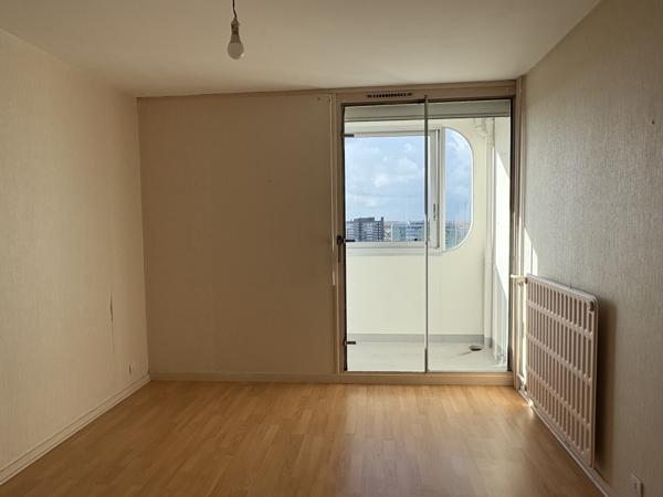 Appartement
         5 pièces
        - 108 m² 150 000 € *