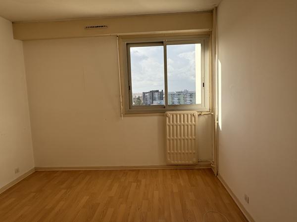 Appartement
         5 pièces
        - 108 m² 150 000 € *