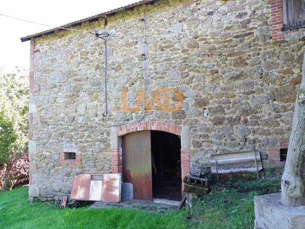 ancien corps de ferme avec dépendances une grange sur étable