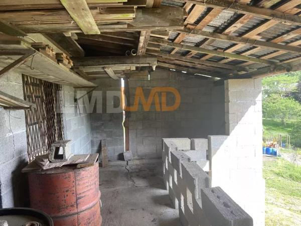 ancien corps de ferme avec dépendances une grange sur étable