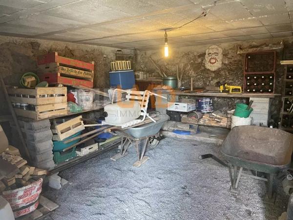 ancien corps de ferme avec dépendances une grange sur étable