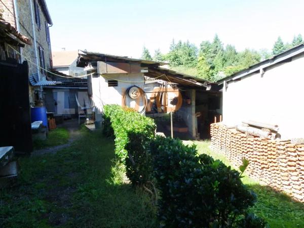 ancien corps de ferme avec dépendances une grange sur étable