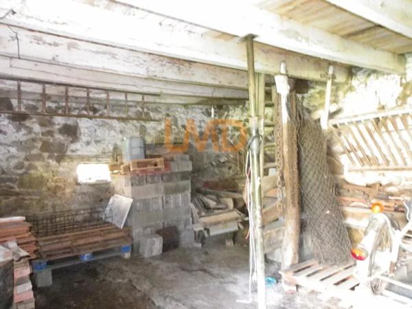 ancien corps de ferme avec dépendances une grange sur étable