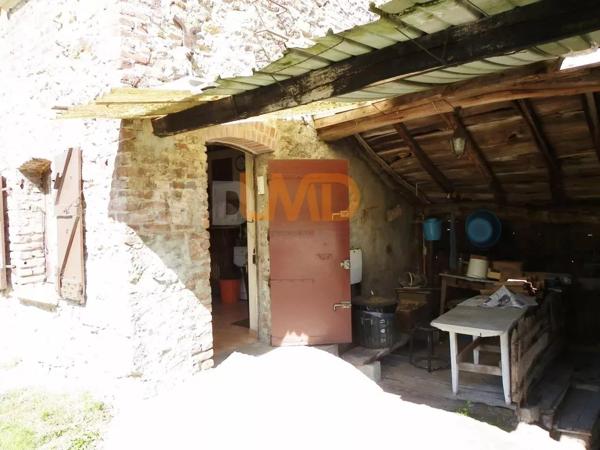 ancien corps de ferme avec dépendances une grange sur étable