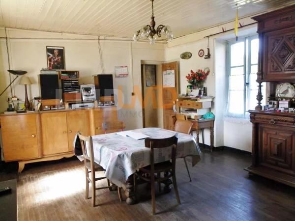 ancien corps de ferme avec dépendances une grange sur étable