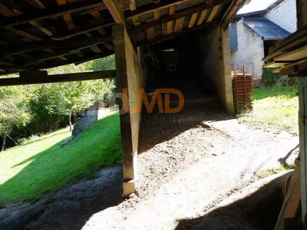 ancien corps de ferme avec dépendances une grange sur étable