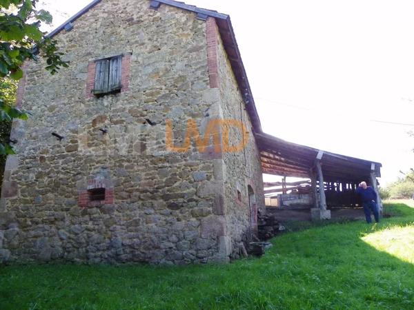 ancien corps de ferme avec dépendances une grange sur étable