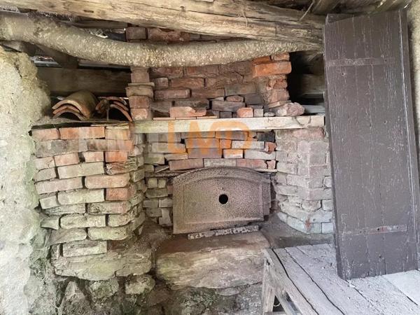 ancien corps de ferme avec dépendances une grange sur étable