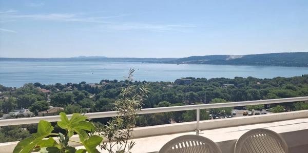 VUE PANORAMIQUE T5 AVEC TERRASSE + DOUBLE GARAGE et CAVE!