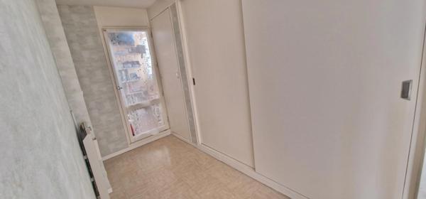 VUE PANORAMIQUE T5 AVEC TERRASSE + DOUBLE GARAGE et CAVE!