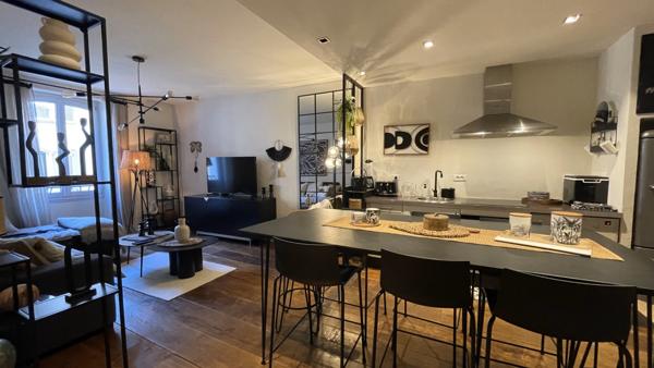 Saint-Tropez (83990) Saint-Tropez, magnifique appartement à deux pas du port