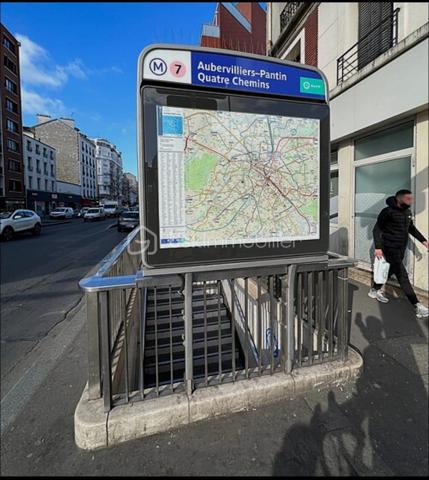 Exceptionnel pour un premier achat ! Découvrez cet appartement 2 pièces entièrement refait, situé au rez-de-chaussée la rue Davoust, 93500 Pantin. Alliant accessibilité, modernité et localisation privilégiée, c'est l'opportunité parfaite pour investir ou débuter.

Caractéristiques principales :

- Surface : 2 pièces lumineuses
- Étage : Rez-de-chaussée - Accès facile et direct
- État : Réfection complète, prêt à vivre
- Confort : Double vitrage et stores électriques
- Charges annuelles : 800 € / an
- Taxe foncière : environ 940 € / an
- Localisation exceptionnelle : À deux pas de 2 stations de métro (lignes 5 et 7), accès direct et rapide à Paris.
- Confort moderne : Appartement entièrement rénové avec des équipements de qualité pour une vie sereine.
- Faibles charges : Budget annuel très maîtrisé, idéal pour un primo-accédant.
- Plaisir du plain-pied : Plus d'escaliers à monter, praticité au quotidien.

Pourquoi ce bien est unique ?
Ce logement rare combine la commodité d'un rez-de-chaussée, la qualité d'une rénovation récente et l'animation d'un quartier bien connecté. Un investissement sûr et un cadre de vie agréable immédiat.

Visites possibles rapidement. Contactez-nous sans tarder pour obtenir plus d'informations ou organiser une visite !.