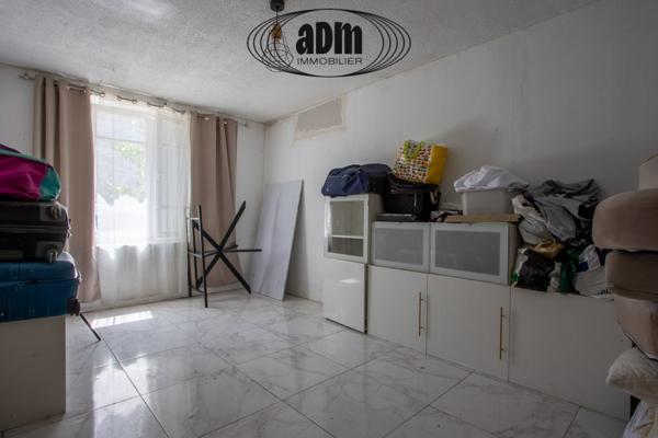 Maison
                                                                                                                                                                                                                                                                                                                        5 pièce(s)                                                                                                                                                                                                          4 chambre(s)                                                                                                                                                                                                          165  m²