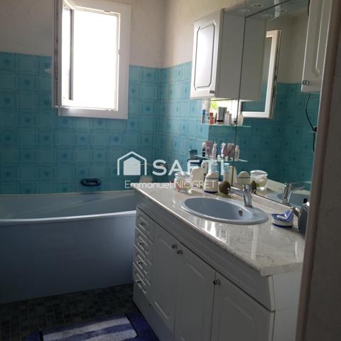 Beau pavillon, T5 sur sous sol de 85 m² avec combles aménageables