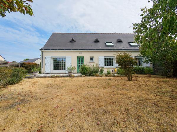 Maison d'exception à vendre sur Saint Saturnin sur Loire, havre de paix et de lumière