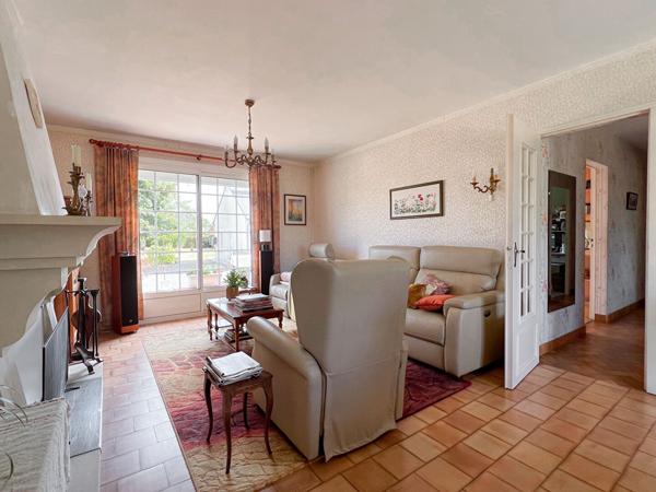 Maison d'exception à vendre sur Saint Saturnin sur Loire, havre de paix et de lumière