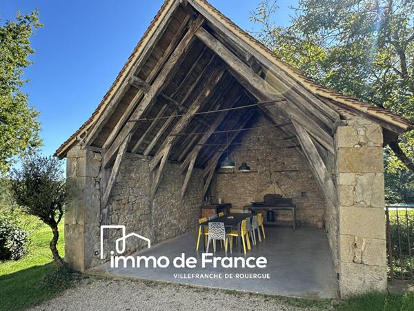 Maison bourgeoise sur terrain de 17210 m² avec piscine