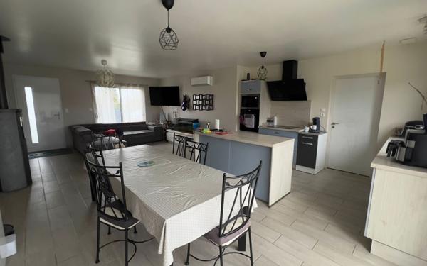 Maison à vendre    5 pièces • 99,89 m2 Veyrac