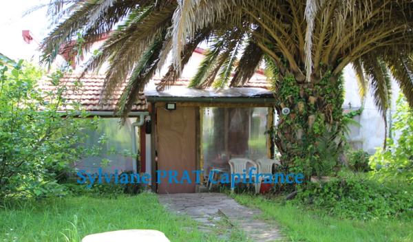 SAINT-JEAN-DE-LUZ Maisonnette de 19.61 m² carrez 33 m² au sol à rénover