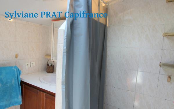 SAINT-JEAN-DE-LUZ Maisonnette de 19.61 m² carrez 33 m² au sol à rénover