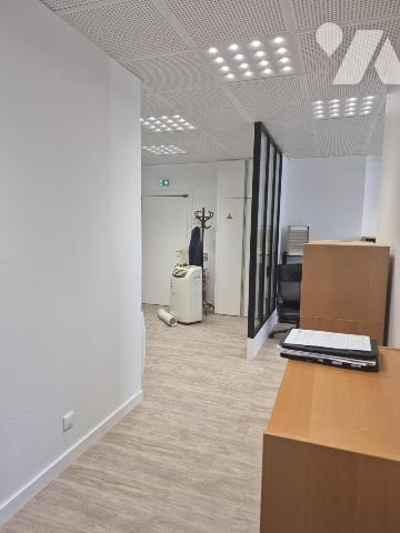 AVENUE CAMUS IMMEUBLE DE STANDING BUREAUX 