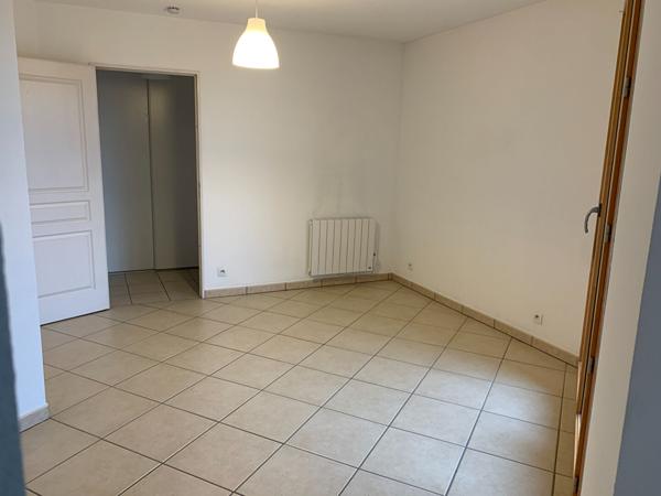Location appartement près de MEYZIEU - 1 pièce(s) - 29 m² - 633 €/mois