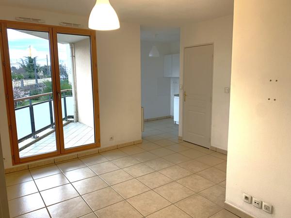 Location appartement près de MEYZIEU - 1 pièce(s) - 29 m² - 633 €/mois