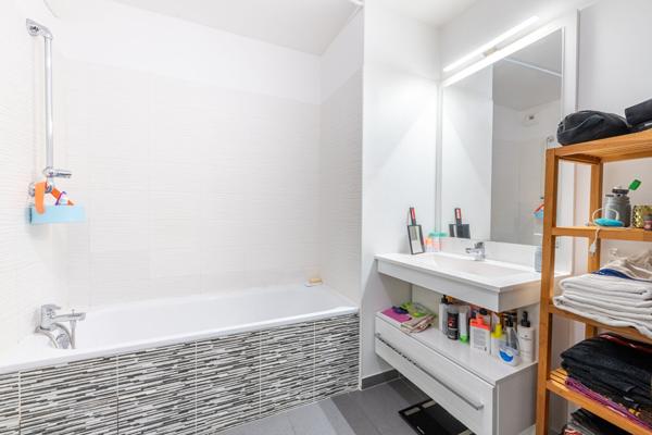 APPARTEMENT 2P avec LOGGIA et PARKING (À VENDRE LOUÉ) - CERGY PREFECTURE