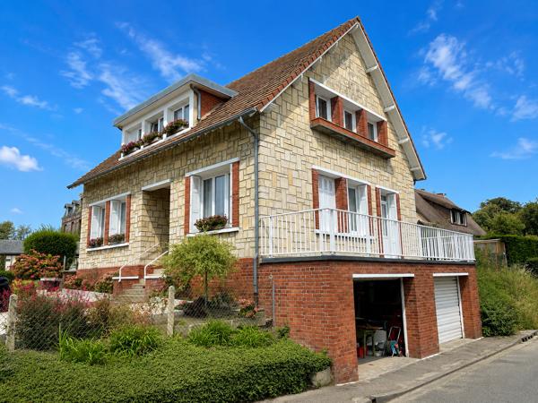 Maison
         6 pièces
        - 155 m² 391 000 € *