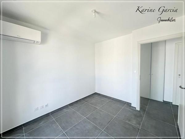 SIX FOURS LES PLAGES - A PROXIMITE DES AXES AUTOROUTIERS ET COMMERCES - APPARTEMENT DE TYPE 3 - SUPERFICIE 62 M2 - AVEC BOX EN SOUS SOL