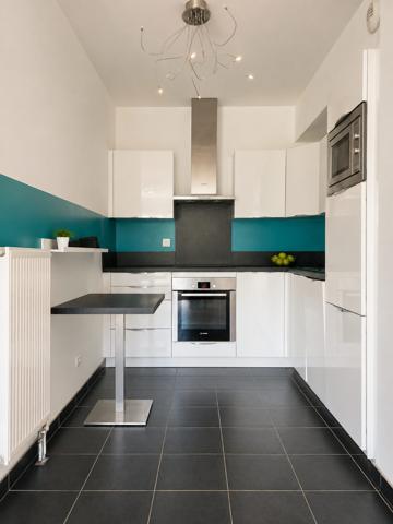 SUPERBE T3 TRAVERSANT - 2 TERRASSES - GARAGE et PLACE DE PARKING EXTERIEURE - CAVE