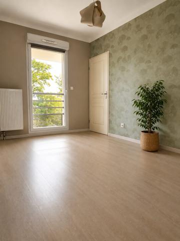 SUPERBE T3 TRAVERSANT - 2 TERRASSES - GARAGE et PLACE DE PARKING EXTERIEURE - CAVE