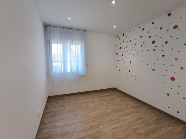 Maison à MONTMOROT, 39570 - 6 pièces 139m²