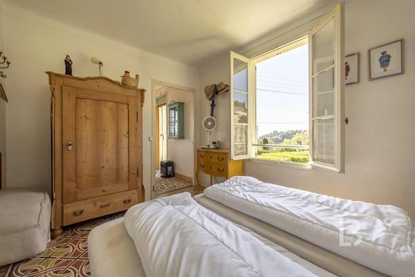 Charmante propriété avec vue mer à rénover à Mougins