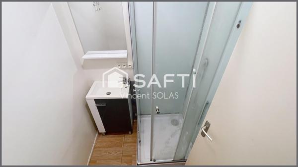 Appartement T5 Meublé - 4 Chambres - 2 SDE - Loggia - Cave + Parking - Proximité commodités - Bus