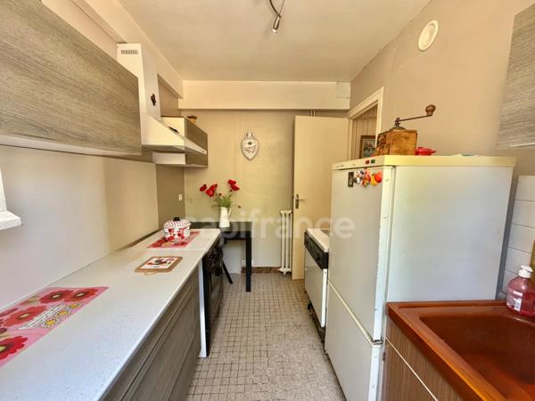 MAISON MITOYENNE DE 90 M2, TERRAIN DE 785 M2, 3 CHAMBRES, GARAGE DE 26 M2, SOURCE, CAVE, TRAVAUX À PRÉVOIR