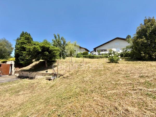 MAISON MITOYENNE DE 90 M2, TERRAIN DE 785 M2, 3 CHAMBRES, GARAGE DE 26 M2, SOURCE, CAVE, TRAVAUX À PRÉVOIR