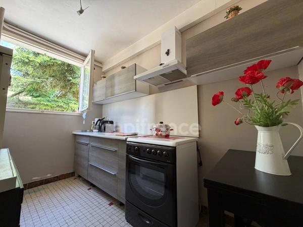 MAISON MITOYENNE DE 90 M2, TERRAIN DE 785 M2, 3 CHAMBRES, GARAGE DE 26 M2, SOURCE, CAVE, TRAVAUX À PRÉVOIR